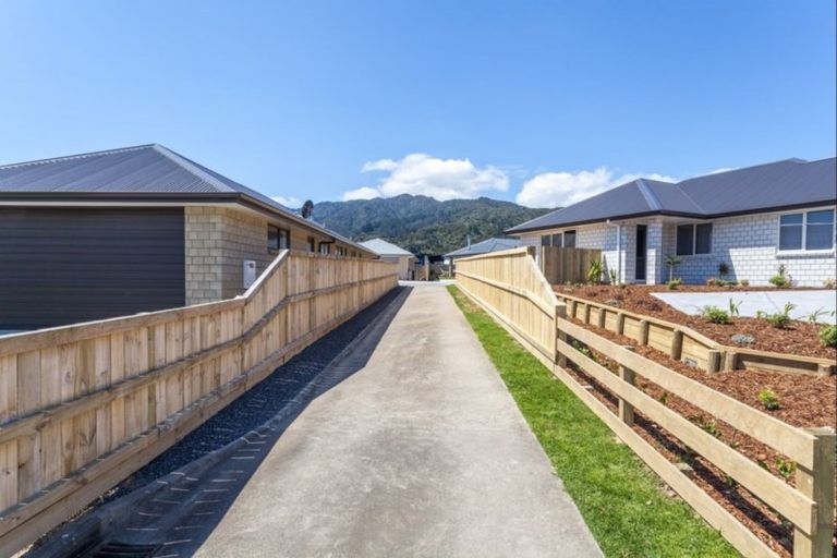 Photo of property in 80 Golden Shore Place, Coromandel, 3506