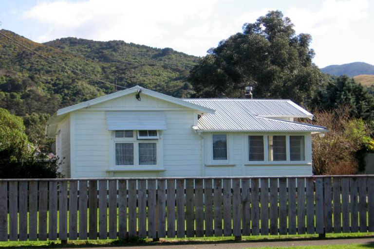 Photo of property in 45 Wakefield Street, Featherston, 5710