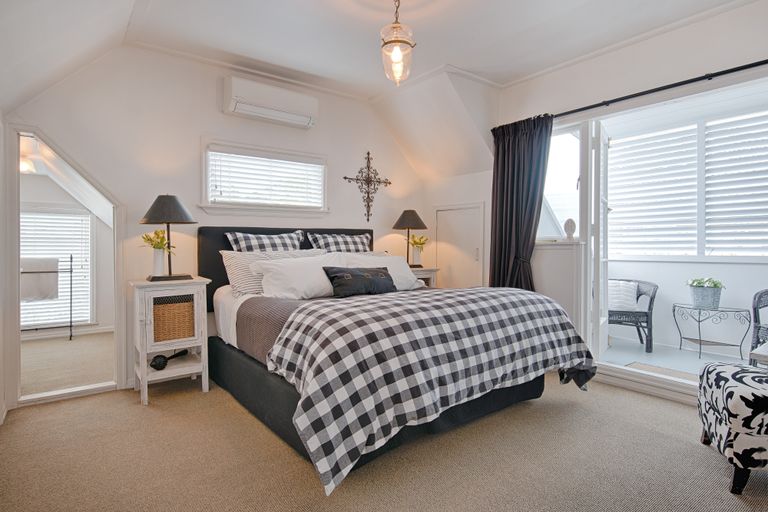 Photo of property in 8 Forrest Hill Road, Forrest Hill, Auckland, 0620