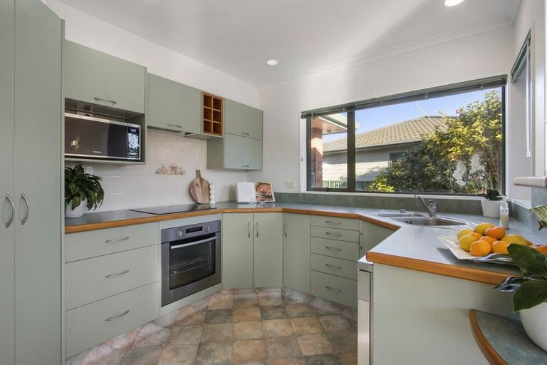 Photo of property in 16 Donegal Place, Katikati, 3129
