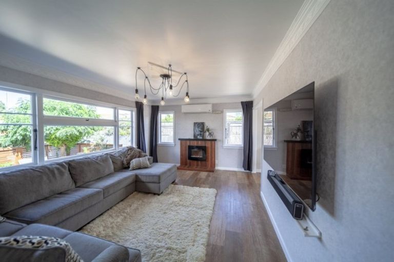 Photo of property in 15 Puketapu Road, Taradale, Napier, 4112