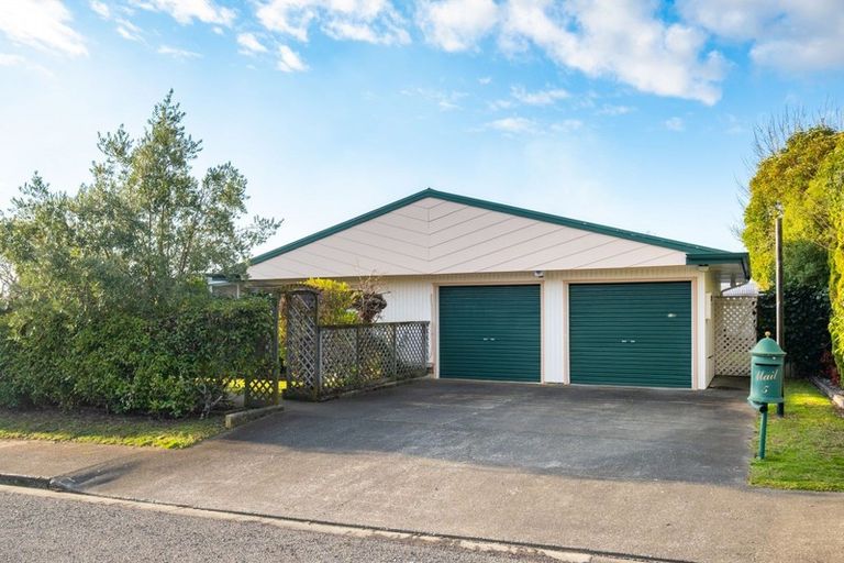 Photo of property in 5 Carl Avenue, Havelock North, 4130