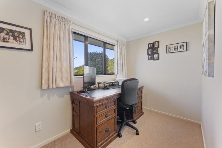 Photo of property in 2 Ormrod Grove, Riverstone Terraces, Upper Hutt, 5018