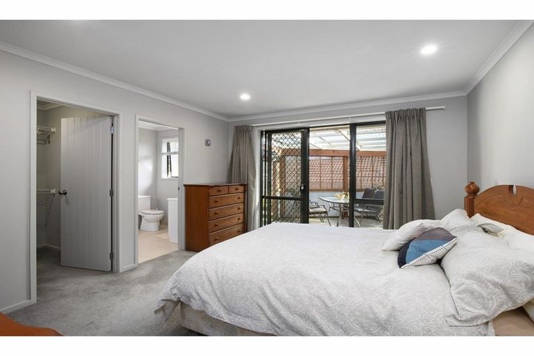 Photo of property in 8 Logan Place, Waiuku, 2123