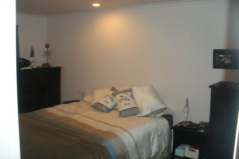 Photo of property in 8a Somerset Avenue, Newtown, Wellington, 6021