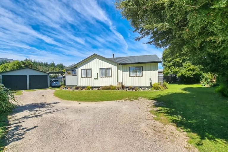 Photo of property in 64 Abel Tasman Drive, Takaka, 7110
