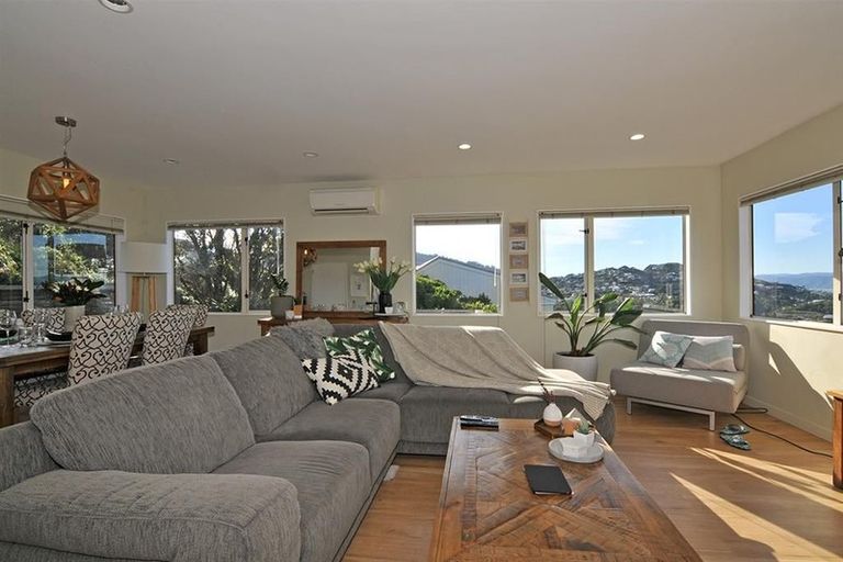 Photo of property in 35 Chartwell Drive, Crofton Downs, Wellington, 6035