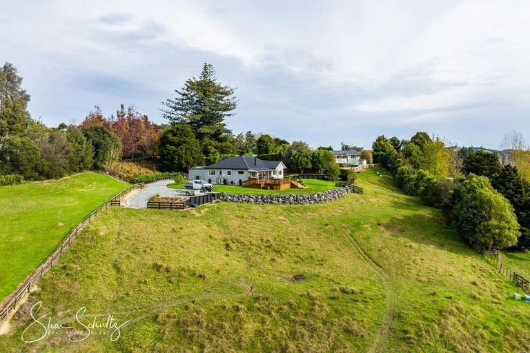 Photo of property in 17 Hook Road, Paparoa, 0571