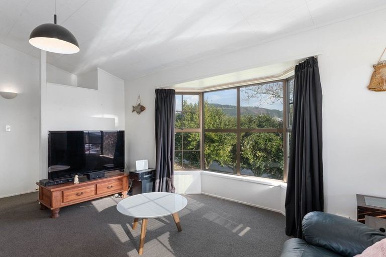 Photo of property in 8 Taurus Place, Kawaha Point, Rotorua, 3010