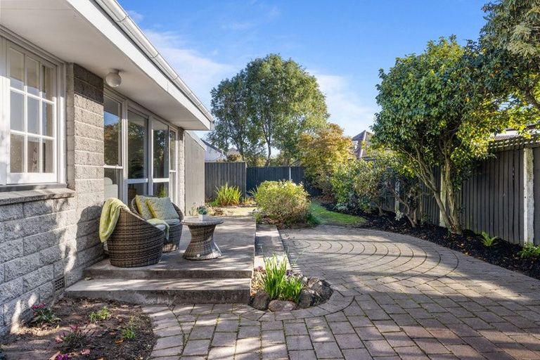 Photo of property in 2/75 Garreg Road, Bryndwr, Christchurch, 8052