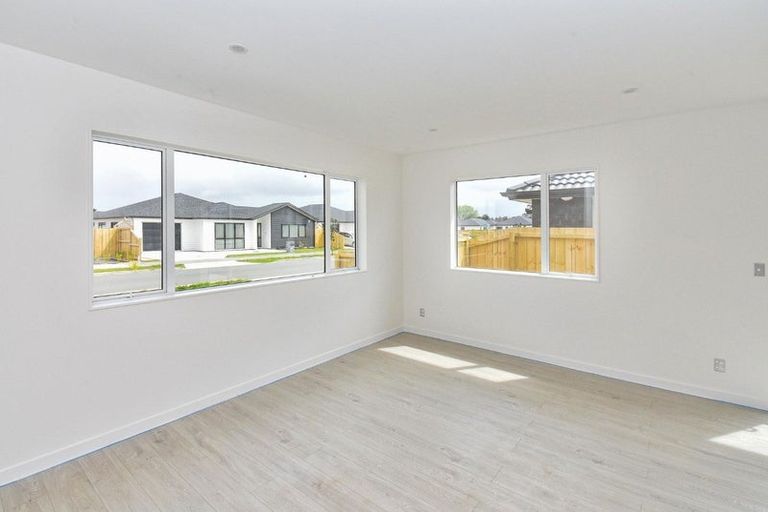 Photo of property in 27 Koroheke Road, Takanini, 2110