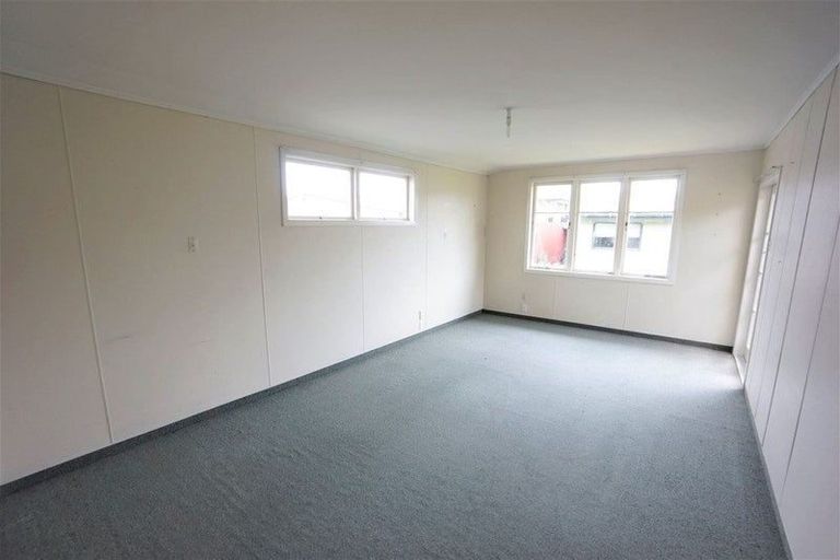 Photo of property in 30 Lincoln Road, Henderson, Auckland, 0610