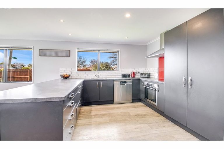 Photo of property in 17 Buckleys Road, Rangiora, 7400