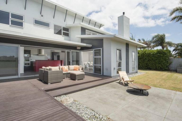Photo of property in 115 Oriental Parade, Papamoa Beach, Papamoa, 3118