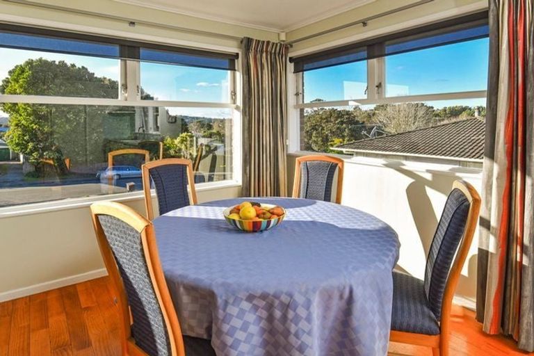 Photo of property in 5 Aplin Place, Birkdale, Auckland, 0626