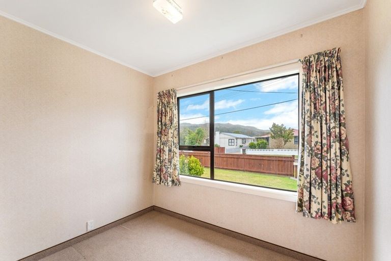 Photo of property in 5 Ashforth Street, Wainuiomata, Lower Hutt, 5014