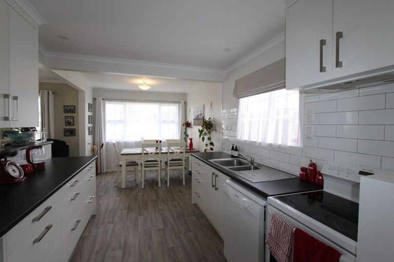 Photo of property in 18 Tyndall Street, Pahiatua, 4910