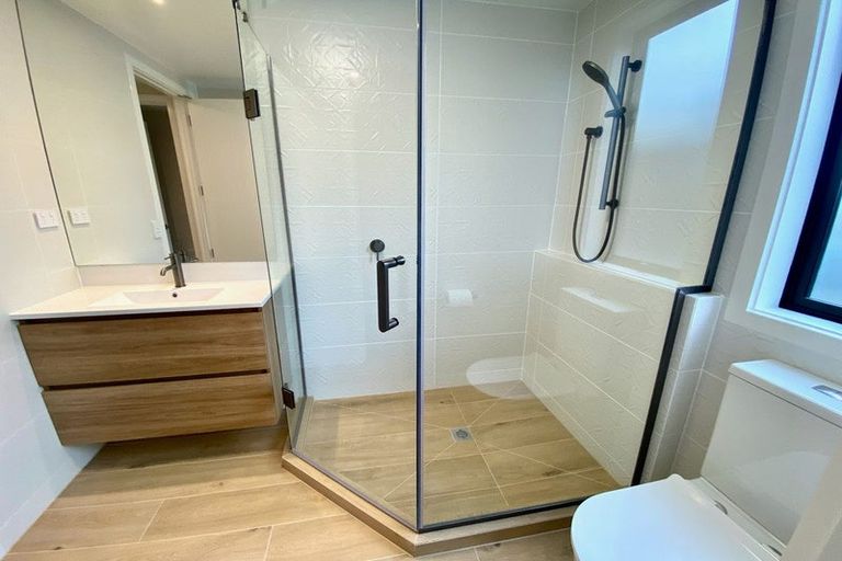 Photo of property in 41a Camelot Place, Glenfield, Auckland, 0629