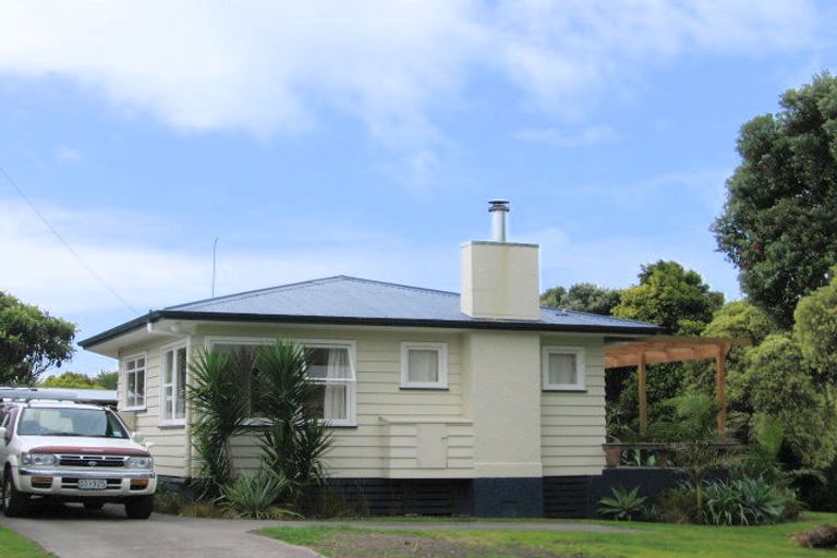 Photo of property in 13 Lysnar Street, Okitu, Gisborne, 4010