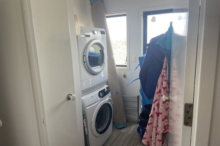 Photo of property in 1/3 Valecrest Place, Bayview, Auckland, 0629