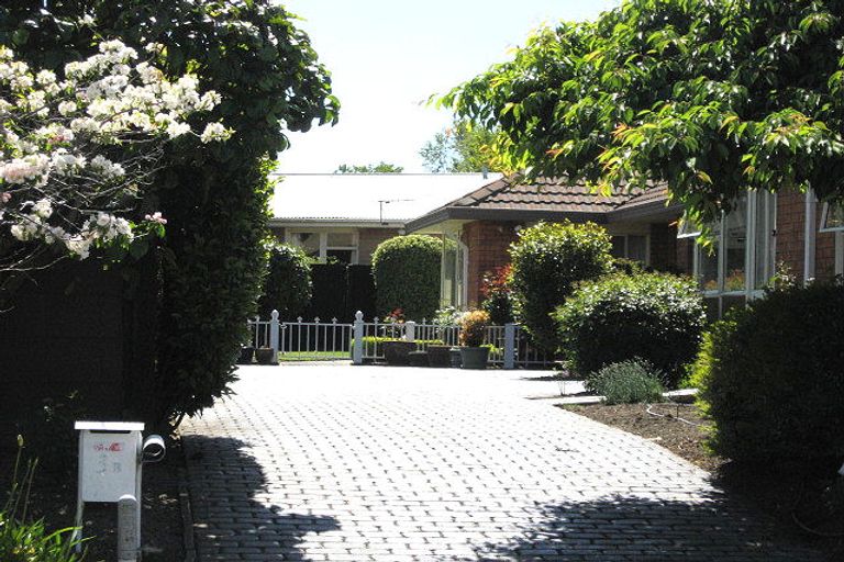 Photo of property in 2/3 Cottesmore Close, Burnside, Christchurch, 8053