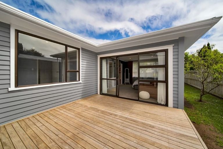 Photo of property in 14 Bromley Place, Westown, New Plymouth, 4310