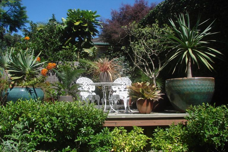 Photo of property in 92 Ngataringa Road, Devonport, Auckland, 0624