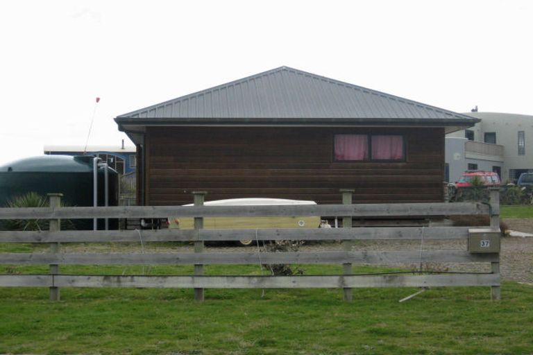 Photo of property in 37 Kent Avenue, Waitarere Beach, Levin, 5510