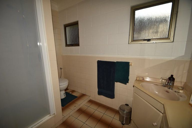 Photo of property in 24 Domain Crescent, Muriwai, Waimauku, 0881