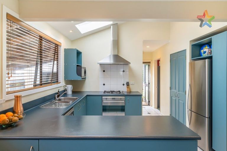 Photo of property in 51 Stokes Valley Road, Stokes Valley, Lower Hutt, 5019