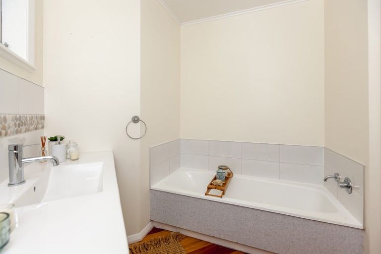 Photo of property in 9b The Esplanade, Raumati South, Paraparaumu, 5032