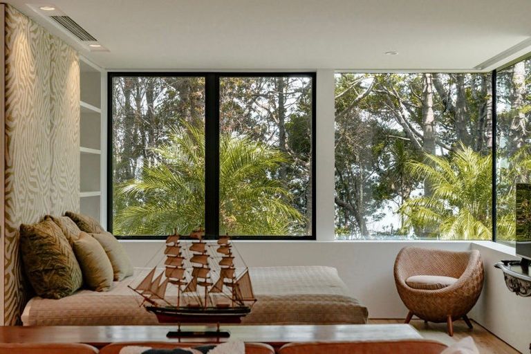 Photo of property in 34 Arapito Road, Titirangi, Auckland, 0604