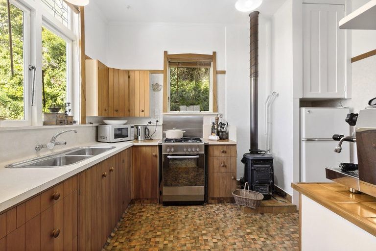 Photo of property in 39 Sutherland Crescent, Melrose, Wellington, 6023