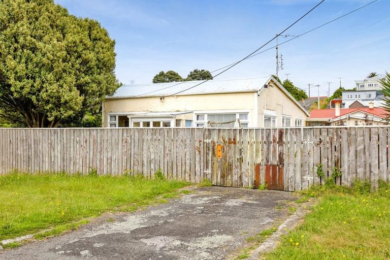 Photo of property in 18 Cornwall Street, Patea, 4520