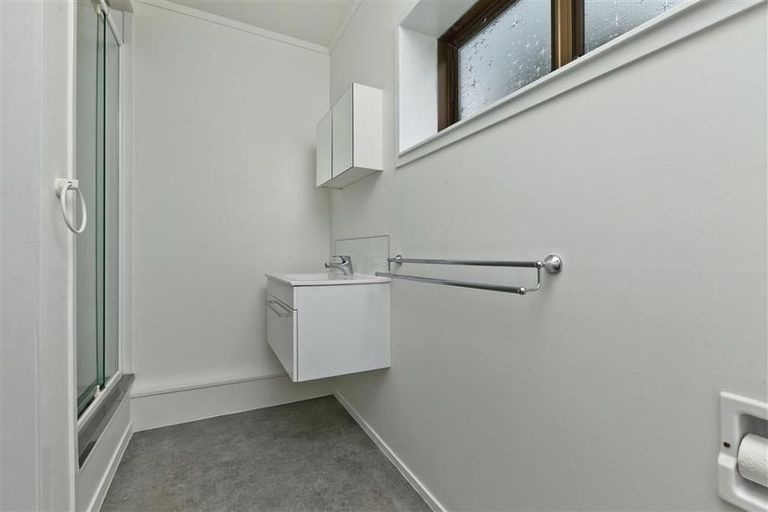 Photo of property in 1/89 Target Road, Totara Vale, Auckland, 0629