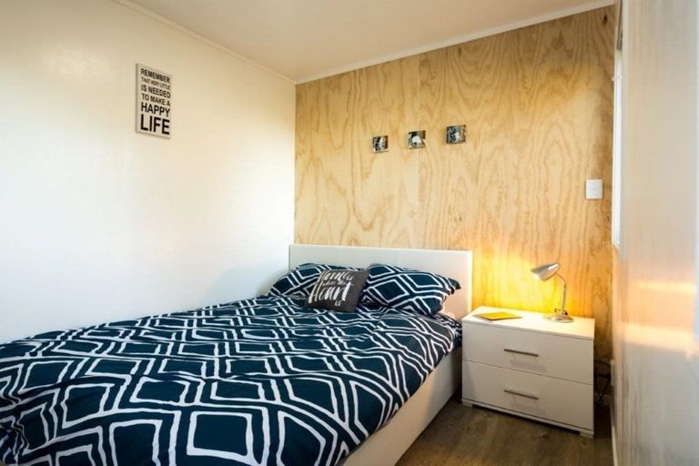 Photo of property in 19 Rauhuia Crescent, Parau, Auckland, 0604