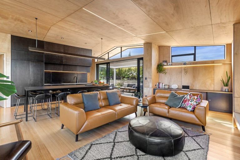 Photo of property in 21 Point Street, Raglan, 3225