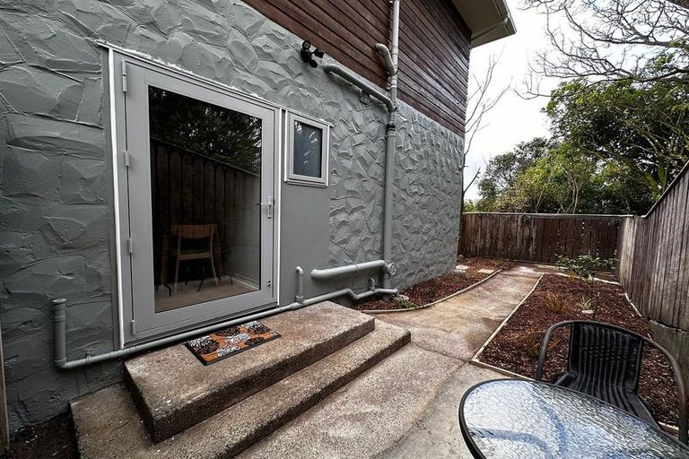 Photo of property in 1a Tree Top Lane, Paparangi, Wellington, 6037