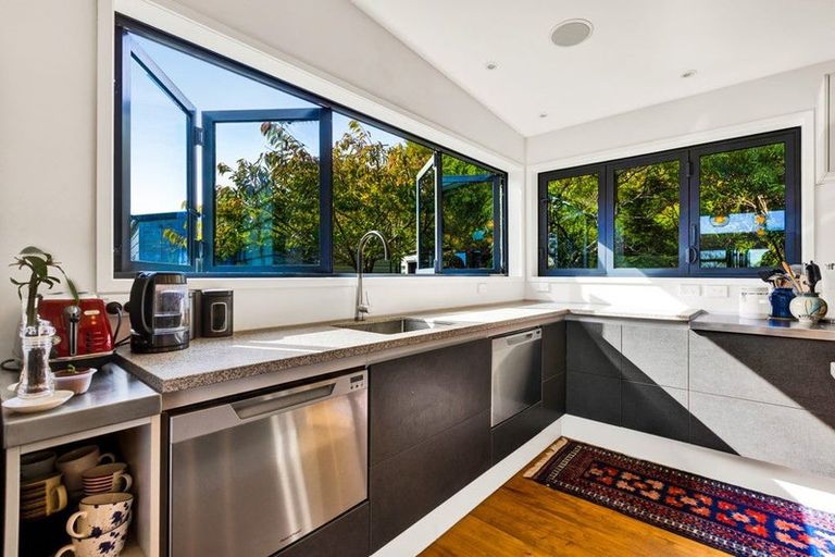 Photo of property in 10 Allan Road, Burgess Park, New Plymouth, 4371