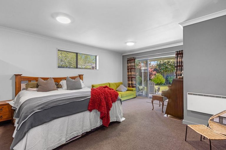 Photo of property in 19 Abbotts Place, Avonhead, Christchurch, 8042