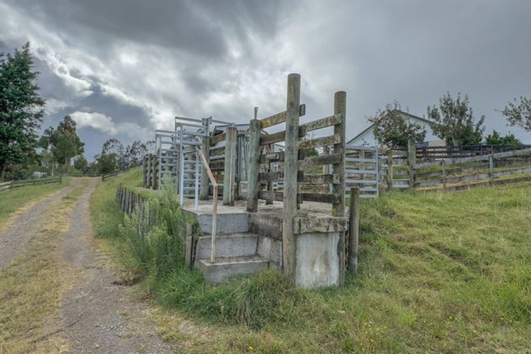 Photo of property in 800 Tuhikaramea Road, Ngahinapouri, Hamilton, 3290