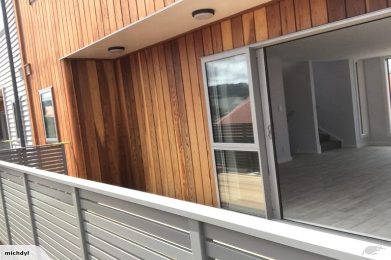 Photo of property in 3/121 Rongotai Road, Kilbirnie, Wellington, 6022