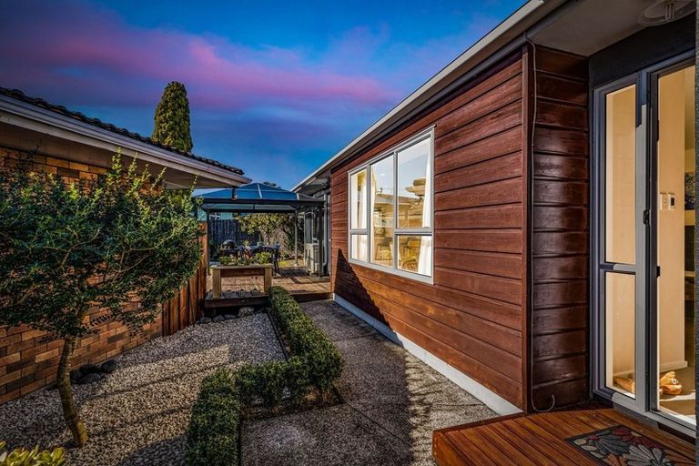 Photo of property in 8b Rathgar Road, Henderson, Auckland, 0610