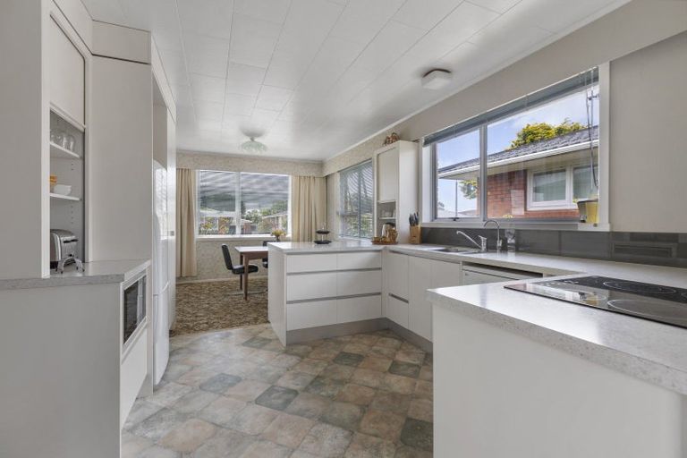Photo of property in 9 Severn Place, Spotswood, New Plymouth, 4310