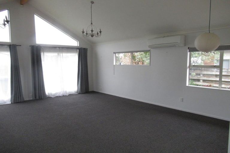 Photo of property in 5 Adrian Grove, Waikanae Beach, Waikanae, 5036