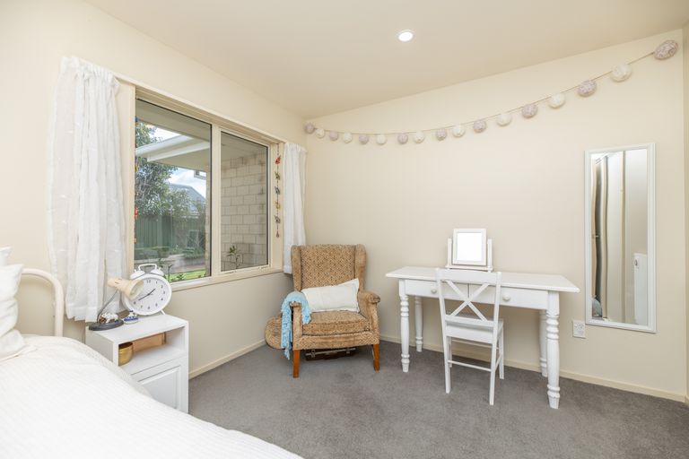 Photo of property in 10 Harrys Way, Redwood, Christchurch, 8051