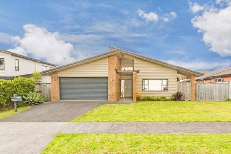 Photo of property in 10 Speyside Crescent, Flat Bush, Auckland, 2016