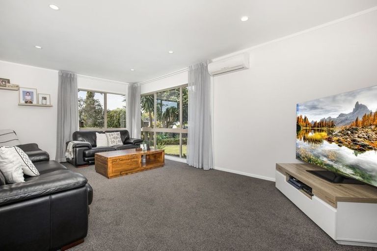 Photo of property in 37 Evanda Crescent, Conifer Grove, Takanini, 2112