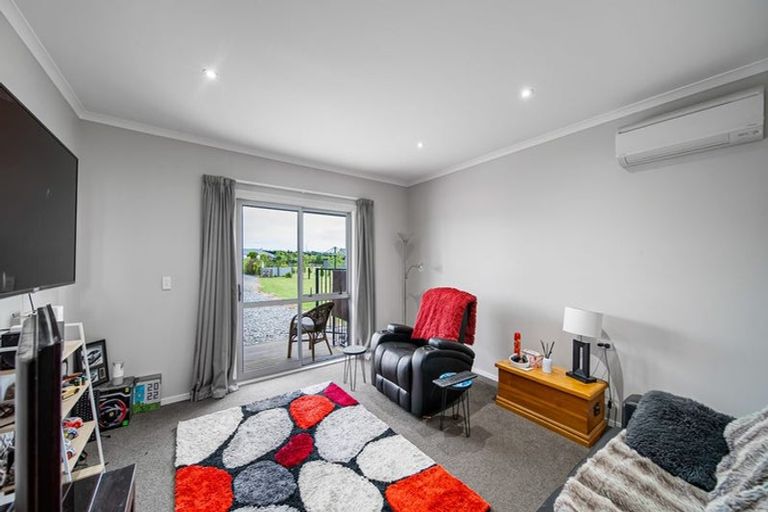 Photo of property in 11 Whitcombe Place, Darfield, 7571