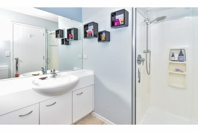 Photo of property in 69 Riverton Drive, Randwick Park, Auckland, 2105